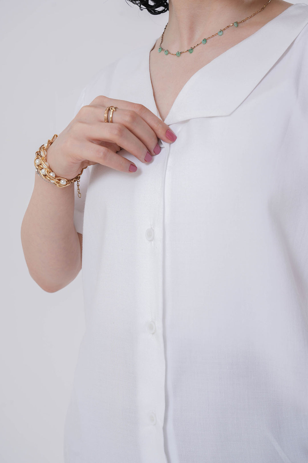 WHITE BASIC SHIRT