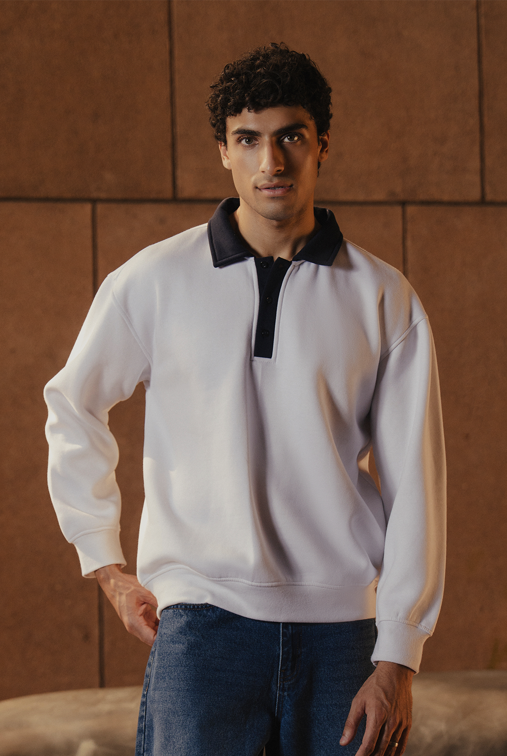 Men's Contrast Collared Sweatshirt